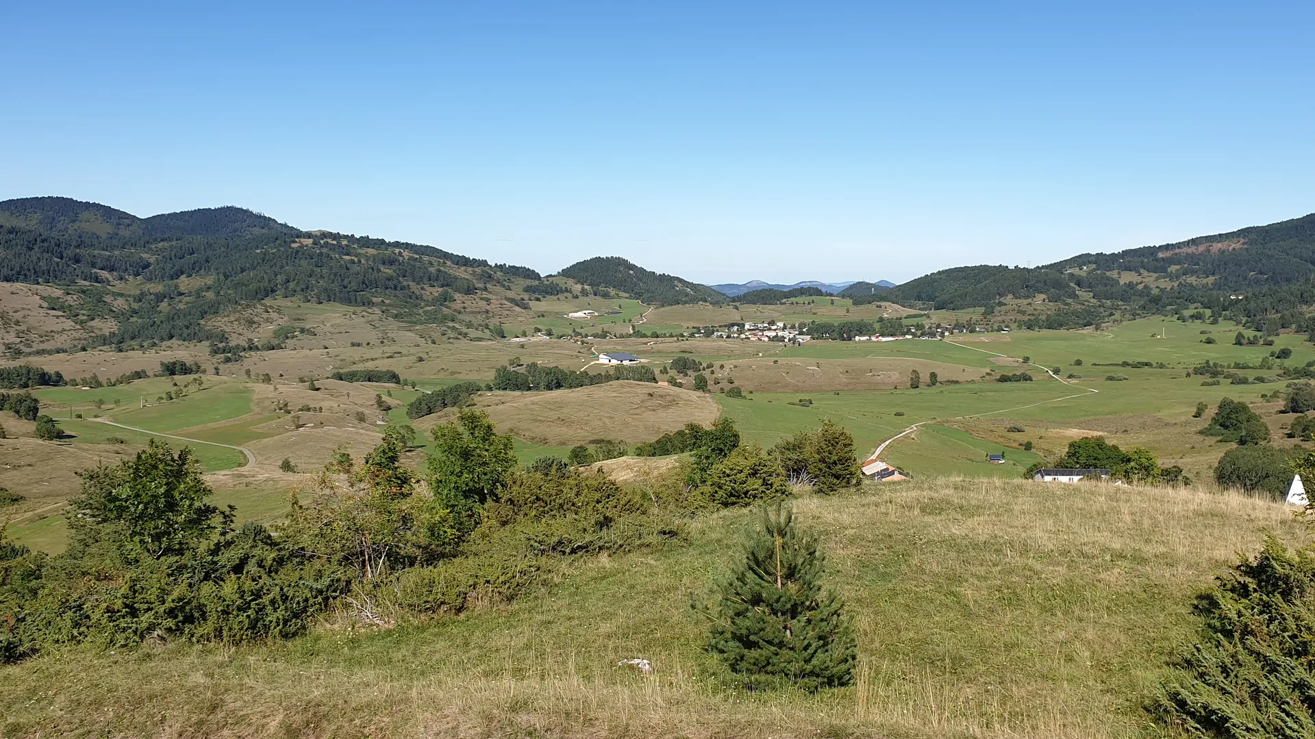Vue sur Camurac depuis les ruines