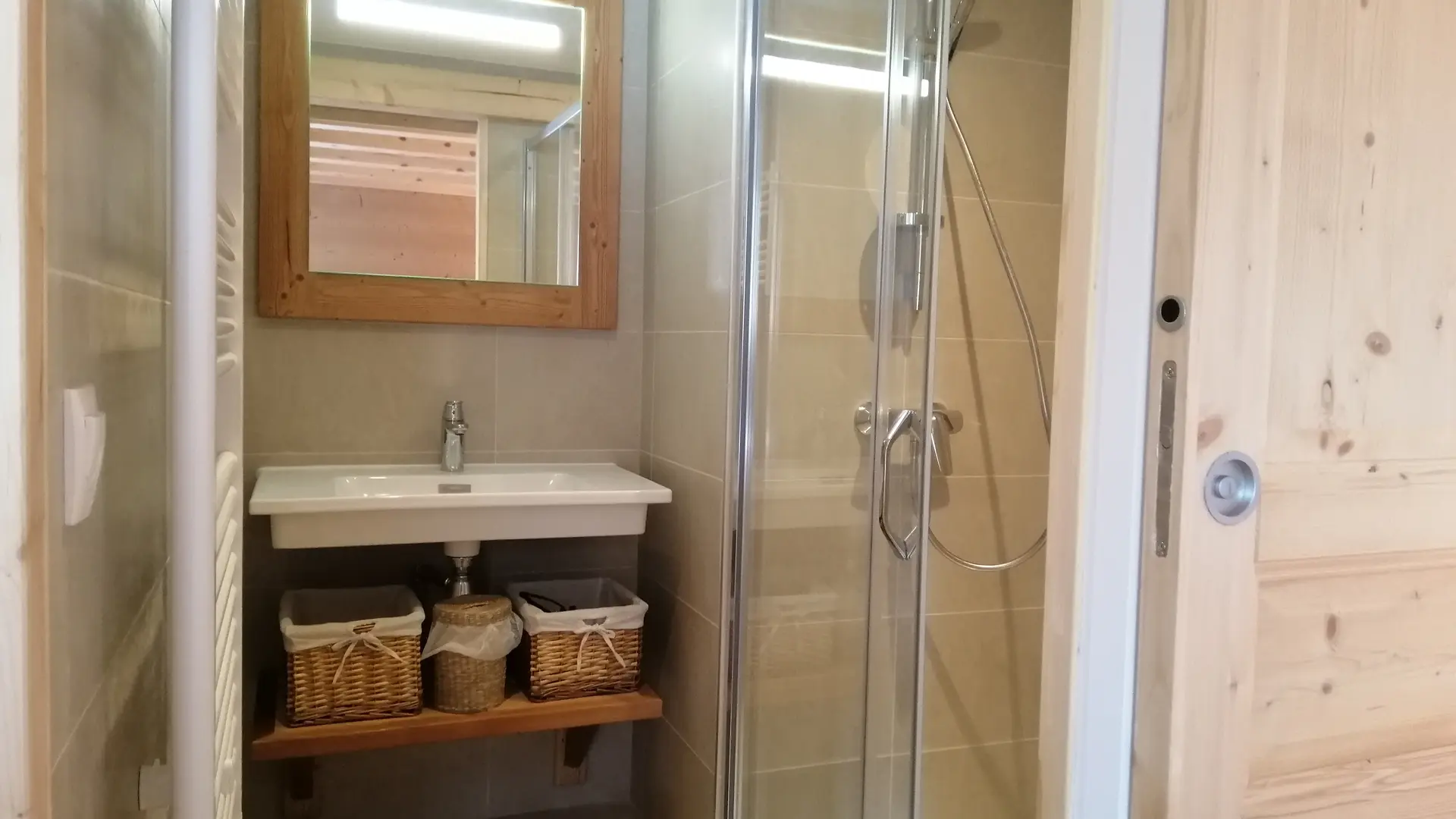 Salle de bains chambre 1
