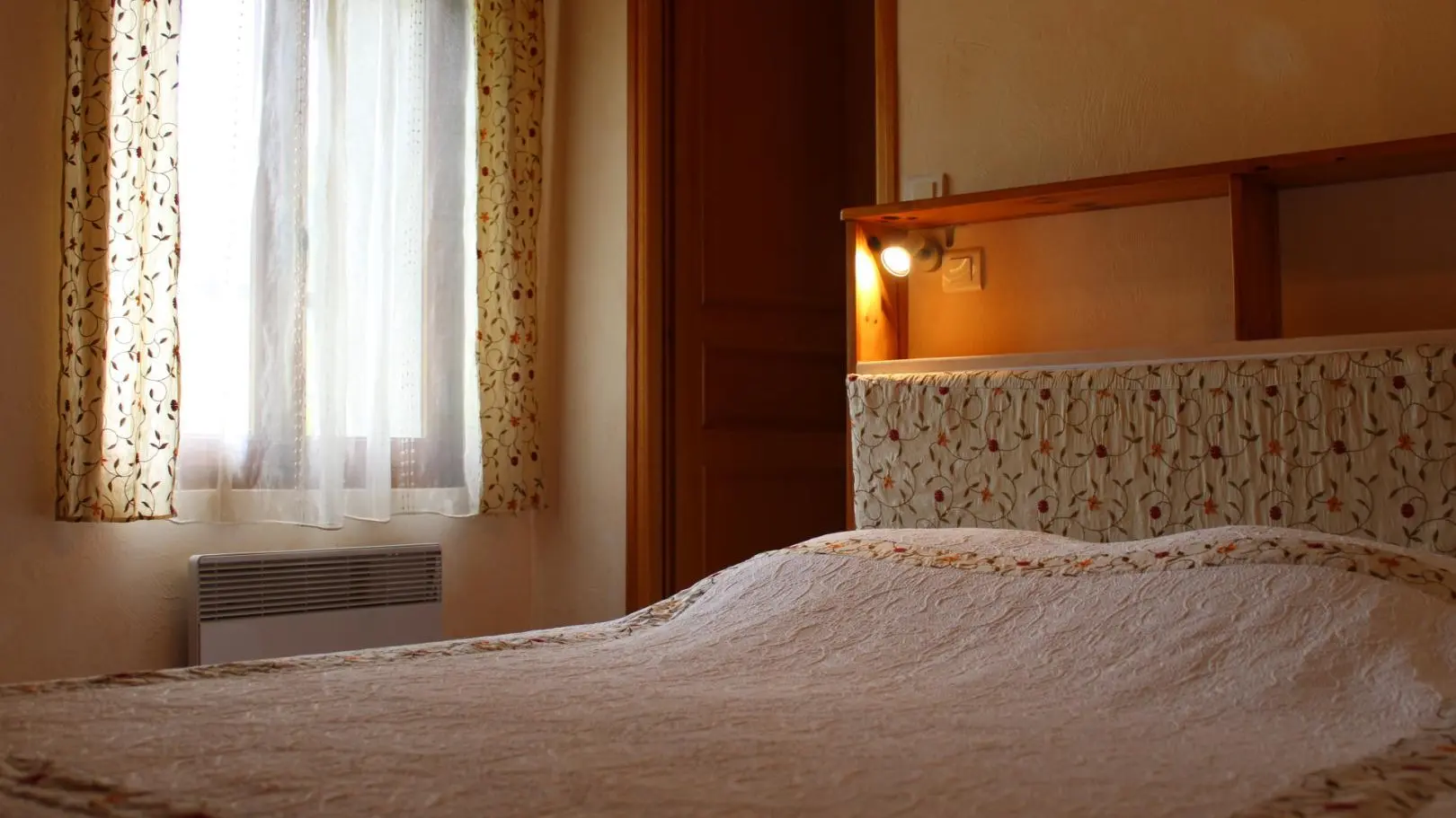 Chambre lit 140cm - Gîte du Touron Beuil - Gîtes de France Alpes-Maritimes