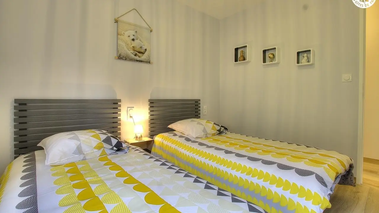 Chambre 2 : 2 lits de 90x 190 cm