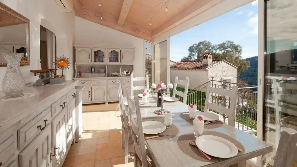 Gîte Villa Marito-Salle à manger Véranda-Le Bar sur Loup-Gîtes de France Alpes-Maritimes