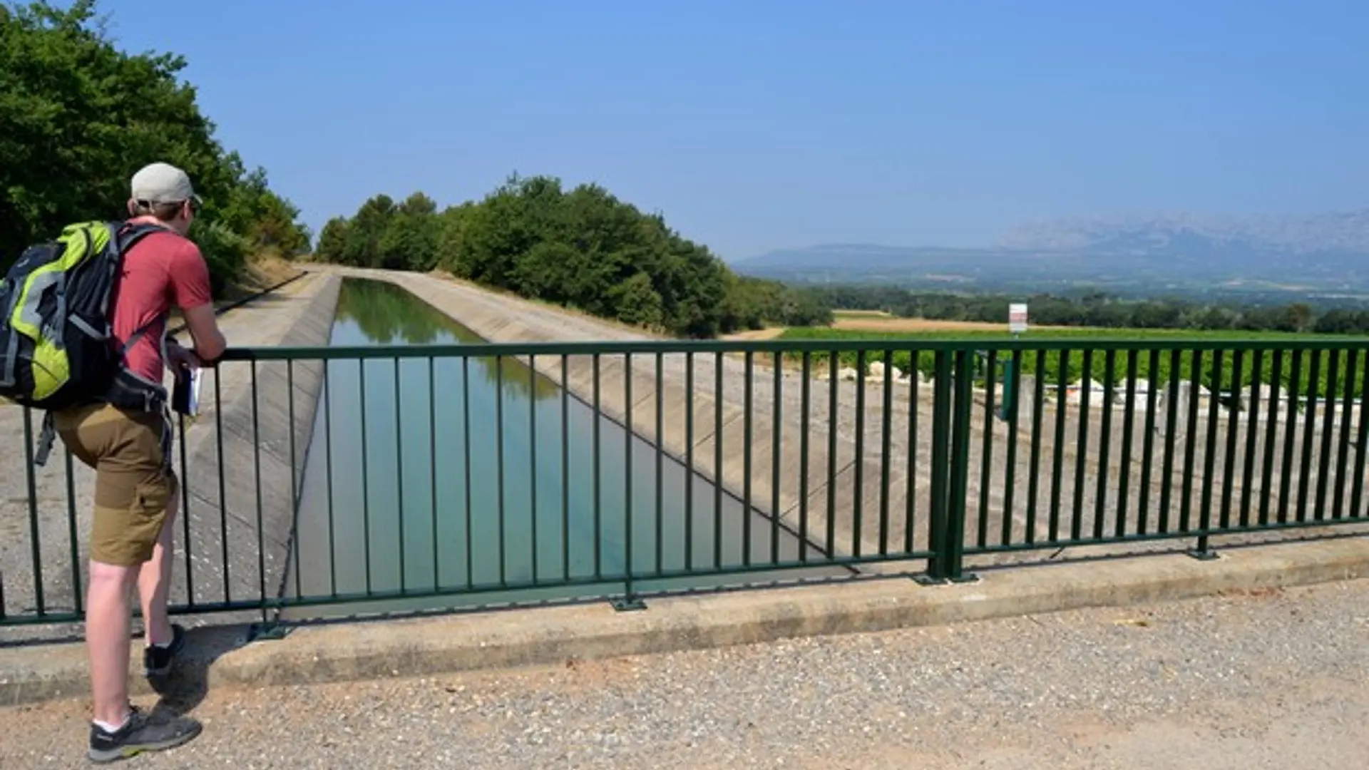 Le pont qui enjambe le Canal de Provence