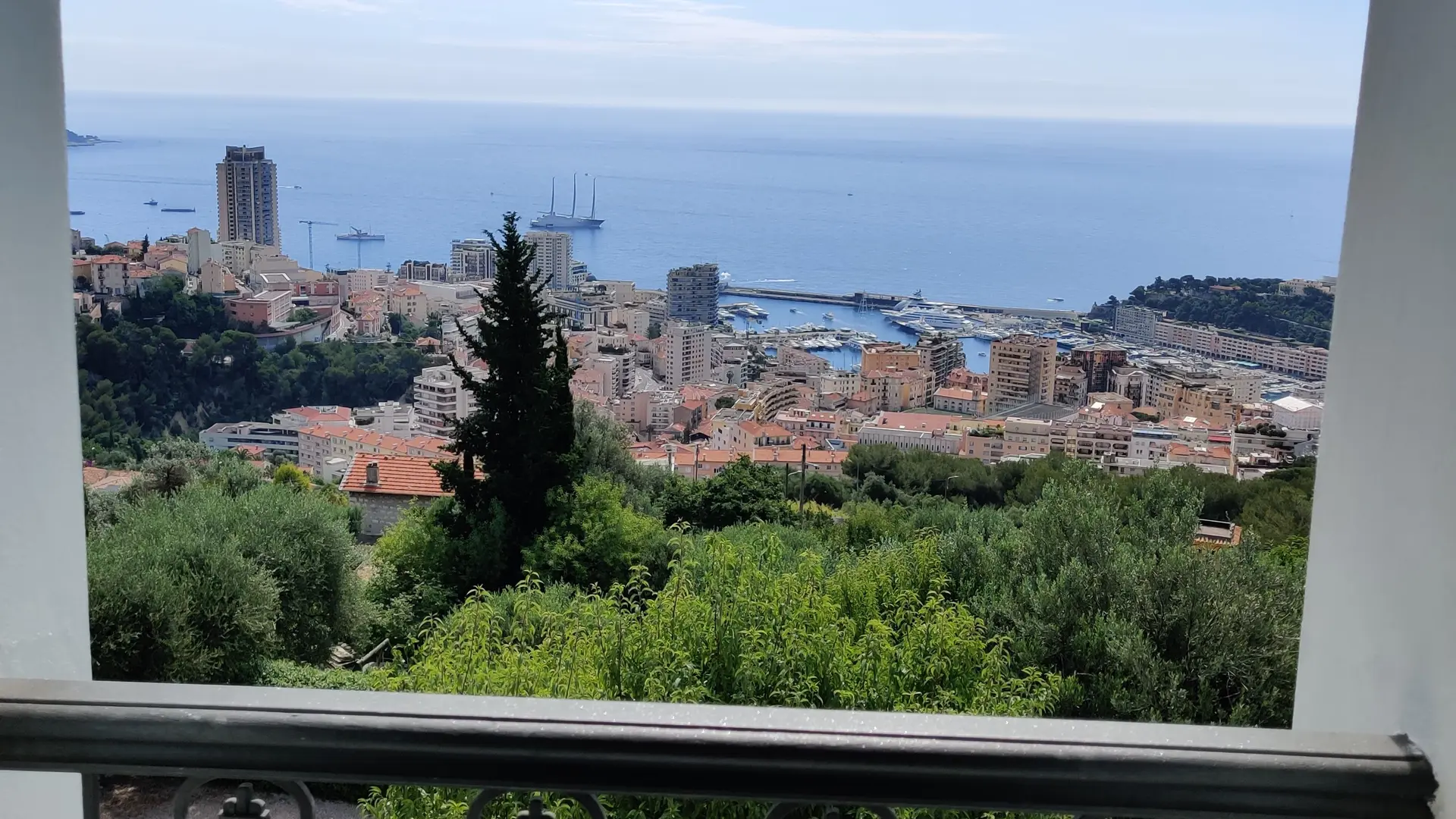 L'Olivier-Vue-Beausoleil-Gîtes de France des Alpes-Maritimes