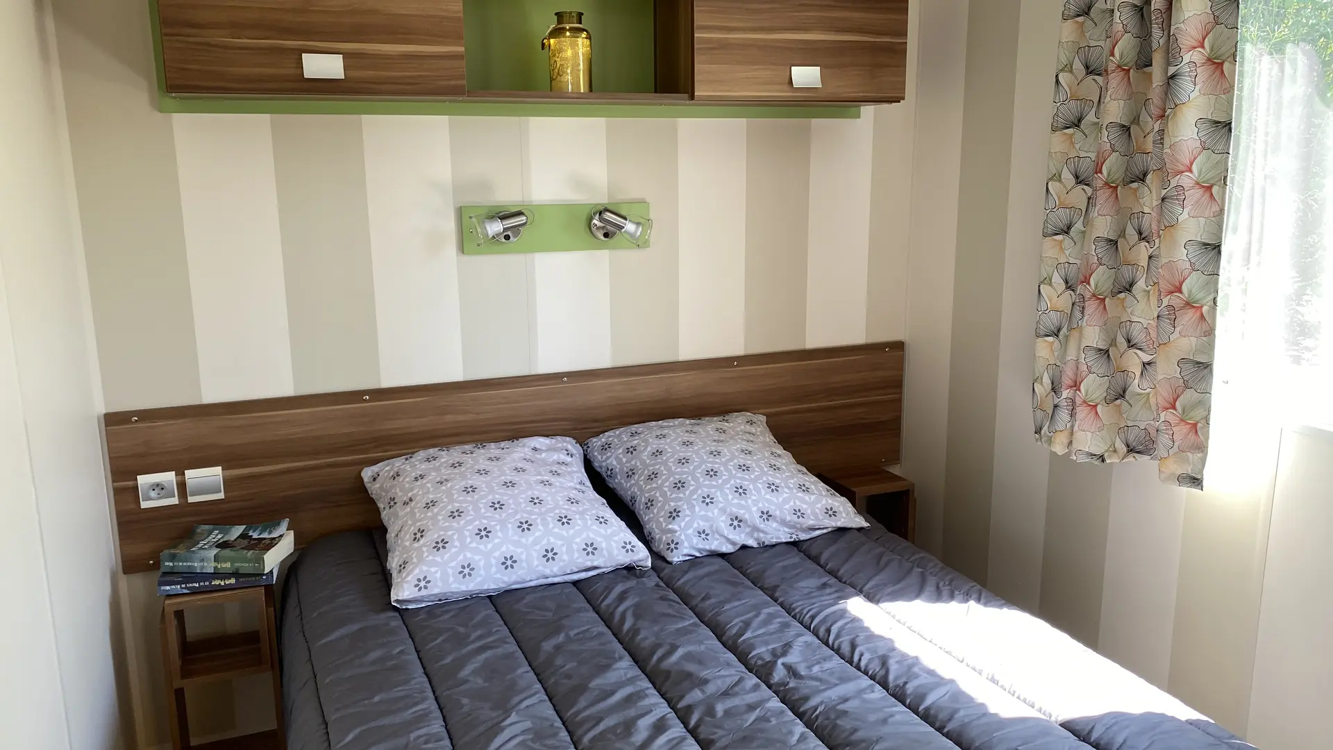 Chambre mobil-home vacances jura camping ain