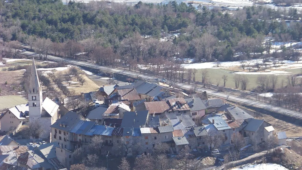 Saint-Crépin depuis le hameau des Guions