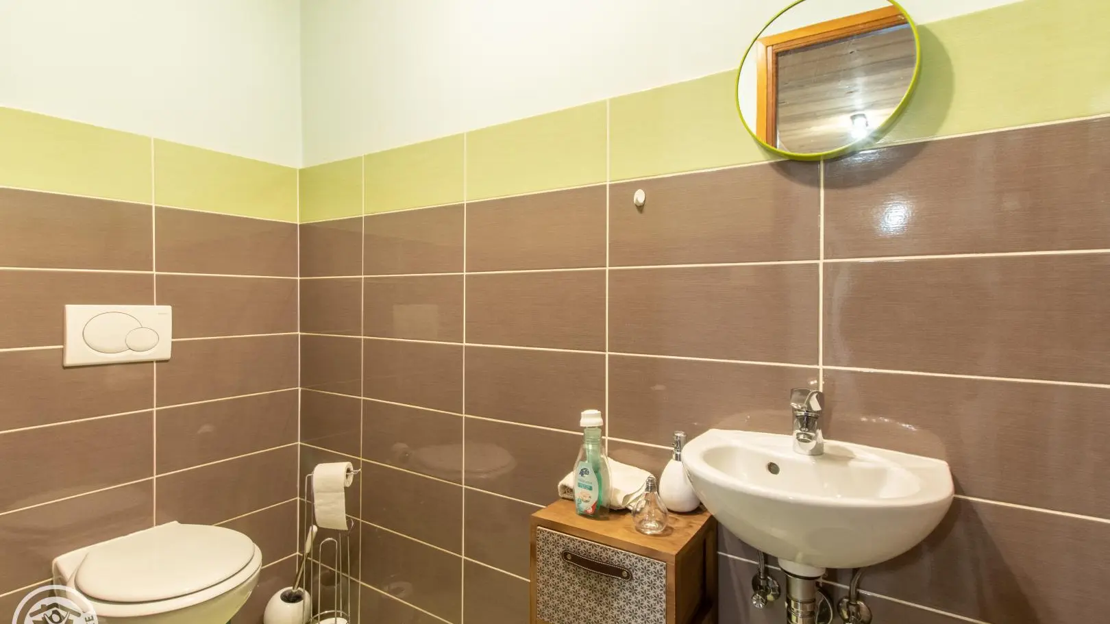 1 WC séparé avec lave-main