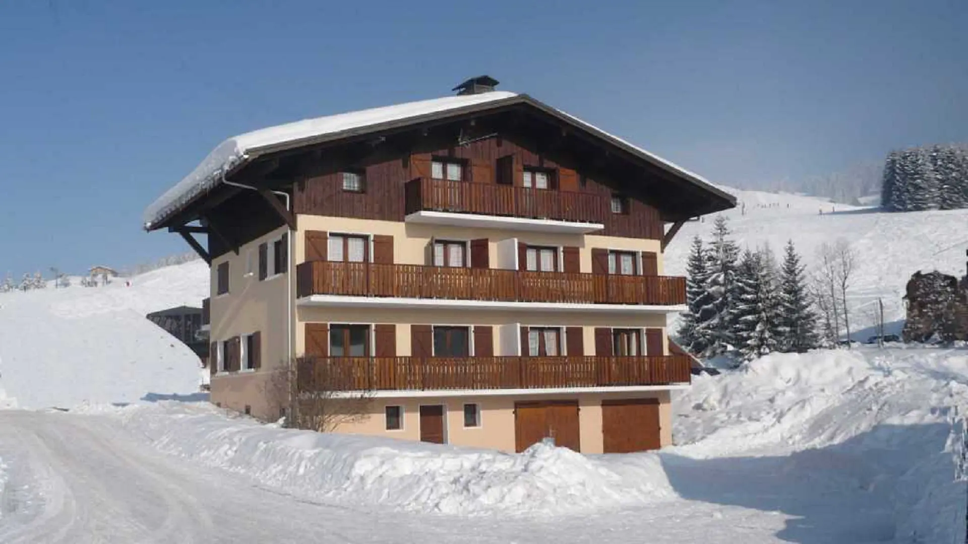 LOCATION CHALET AU PIED DES PISTES