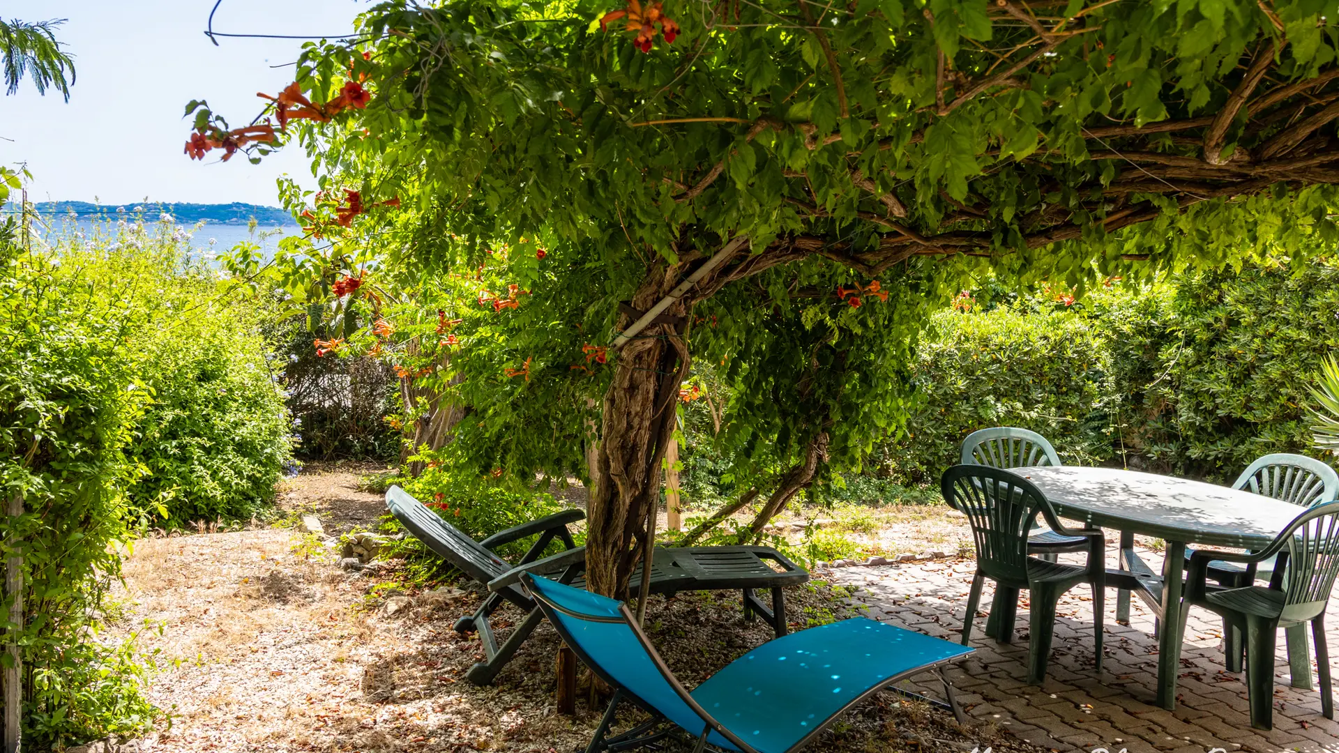 Salon de jardin vue mer