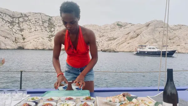 Coucher de soleil à la voile, buffet et vins de Provence