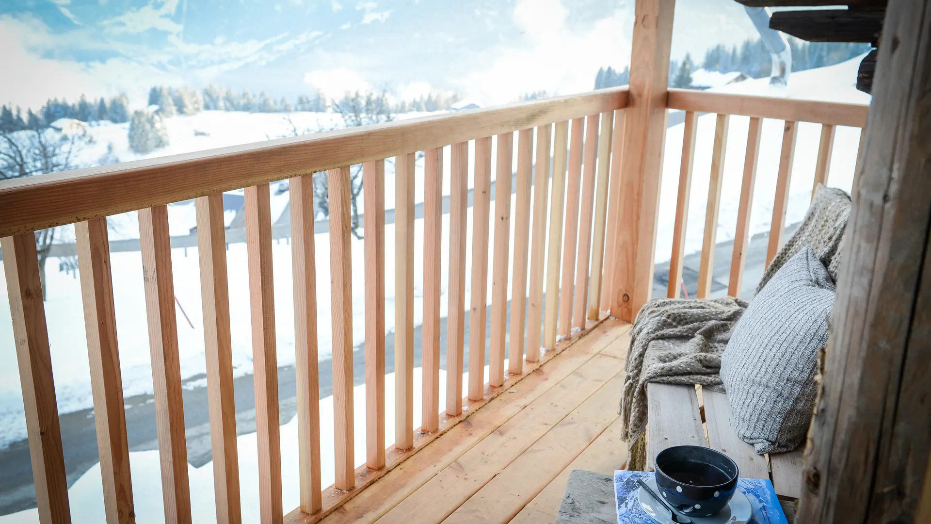 Balcon avec vue sur le Mont-Blanc et le Beaufortain