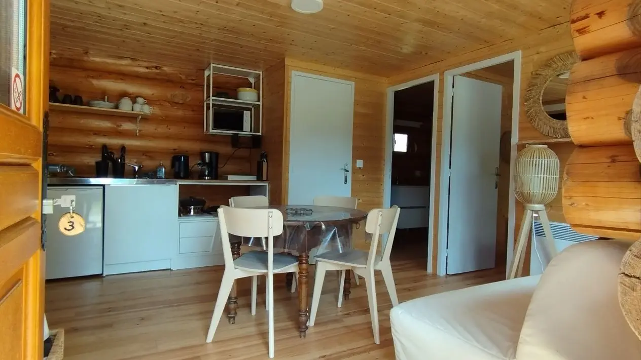 F3 salon depuis porte d'entrée