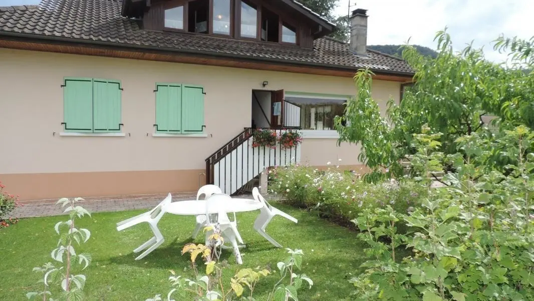 Jardin avec mobilier de jardin