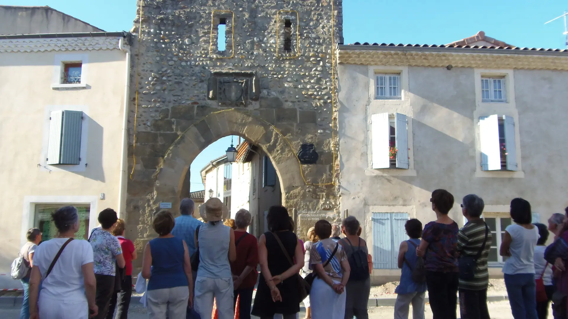 Visite guidée devant Porte rousillon