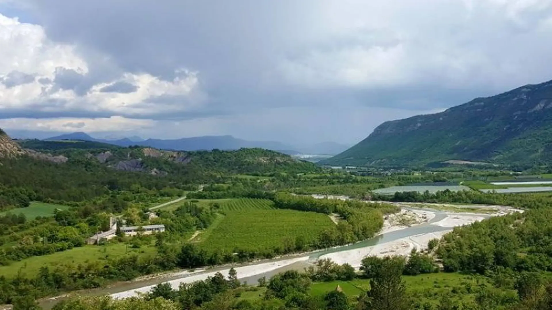 Le Buëch et le plateau de Saléon