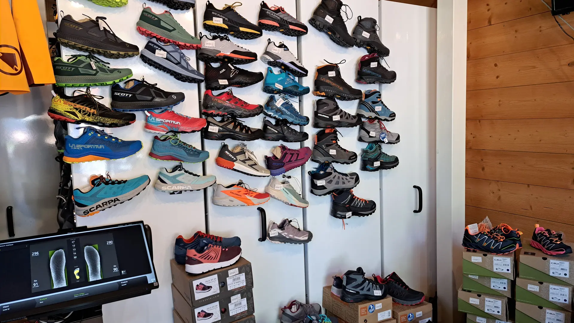 large gamme de chaussures de randonnées, trail