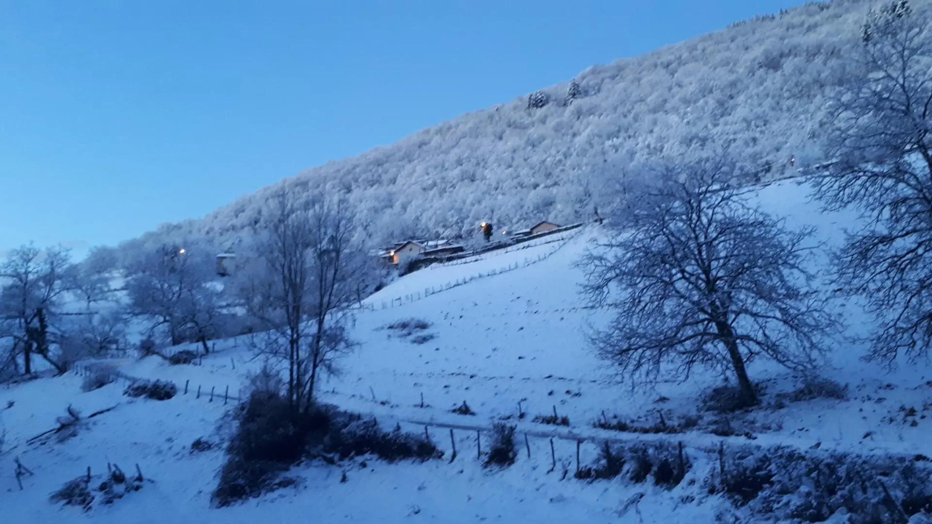 Montée vers le Hameau