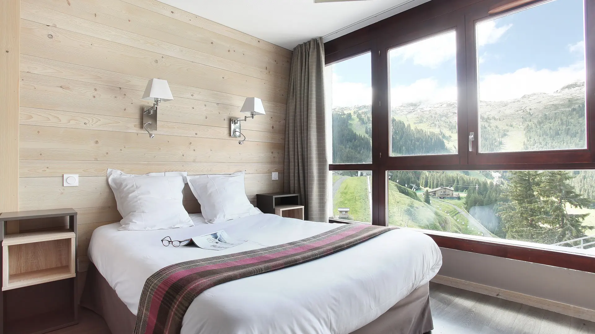 Chambre avec lit double