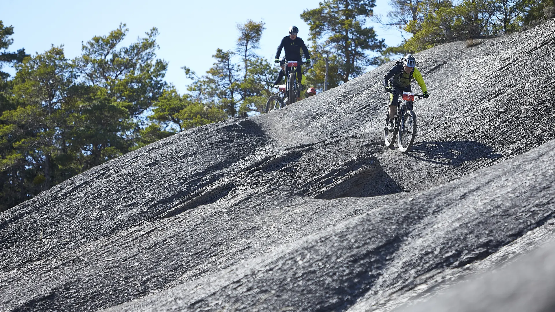 Sentier balisé dans les Terres Noires