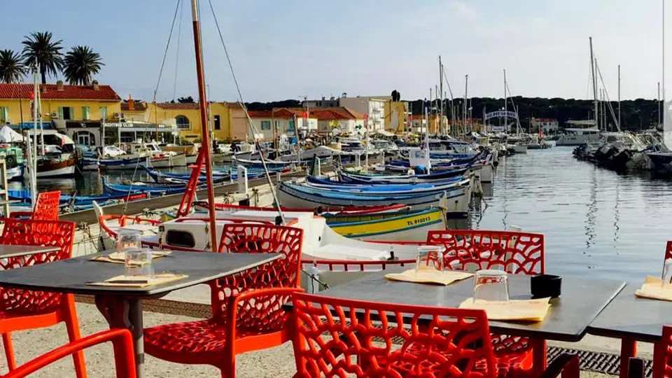 Terrasse vue sur le port