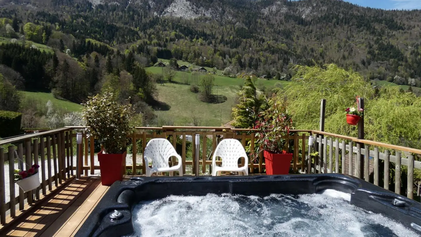 Spa vue sur les montagnes