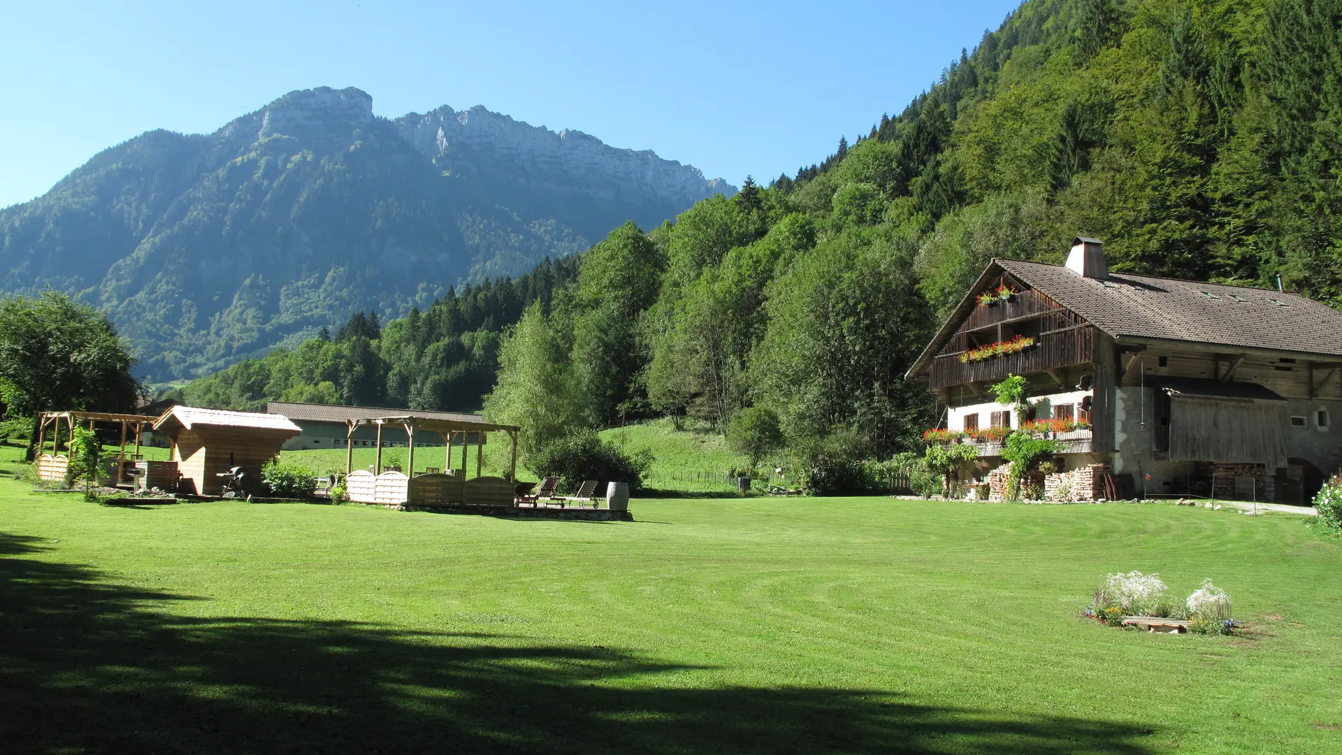 Arrivée à Entremont, chalet en fond de Vallée