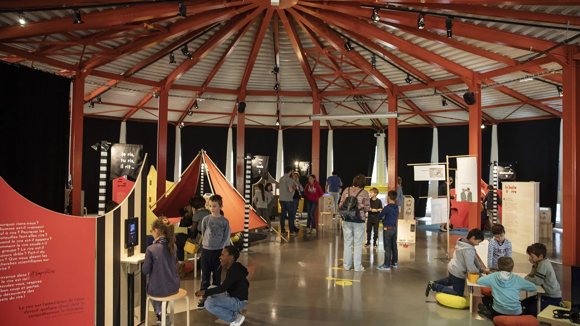 Exposition-ateliers présente dans la Soucoupe