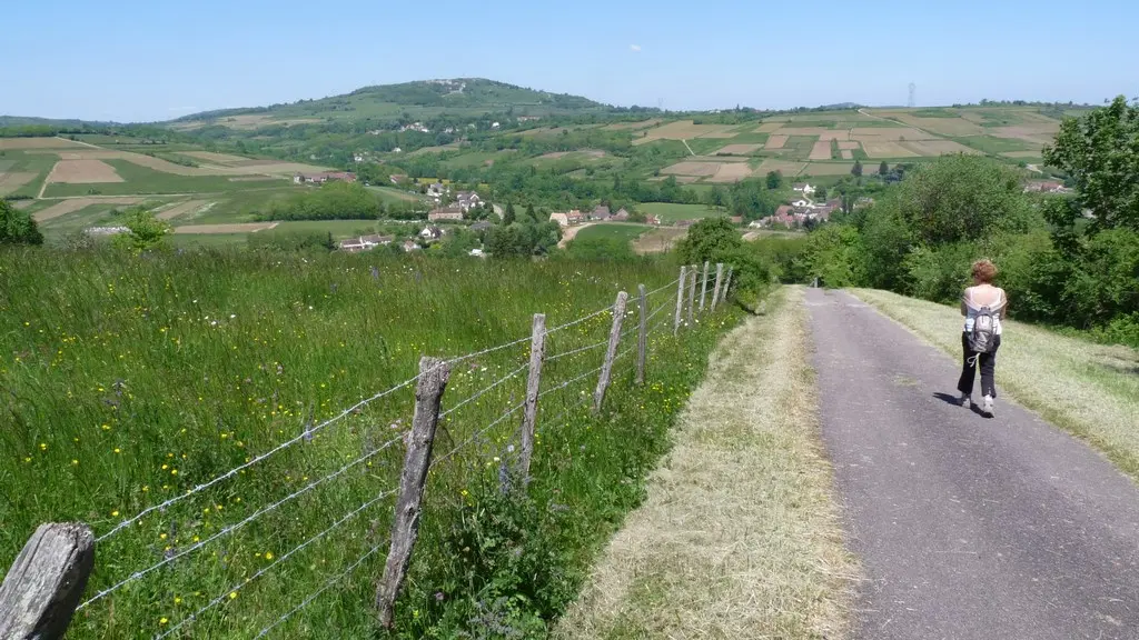 Autour de Pralong, vous pouvez randonner sur 30 sentiers balisés
