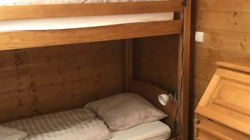 Chambre à lits superposés.