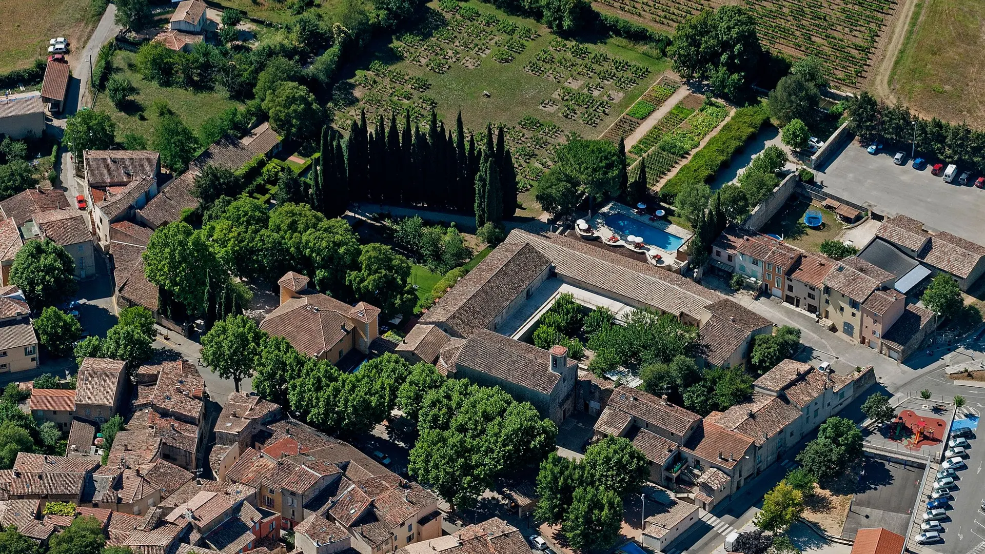 Vue aérienne de l'abbaye de la Celle