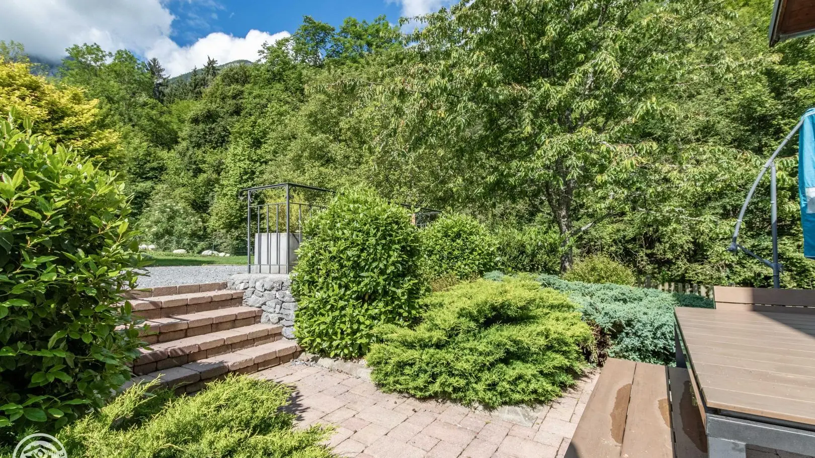 terrasse sud, acces au parking