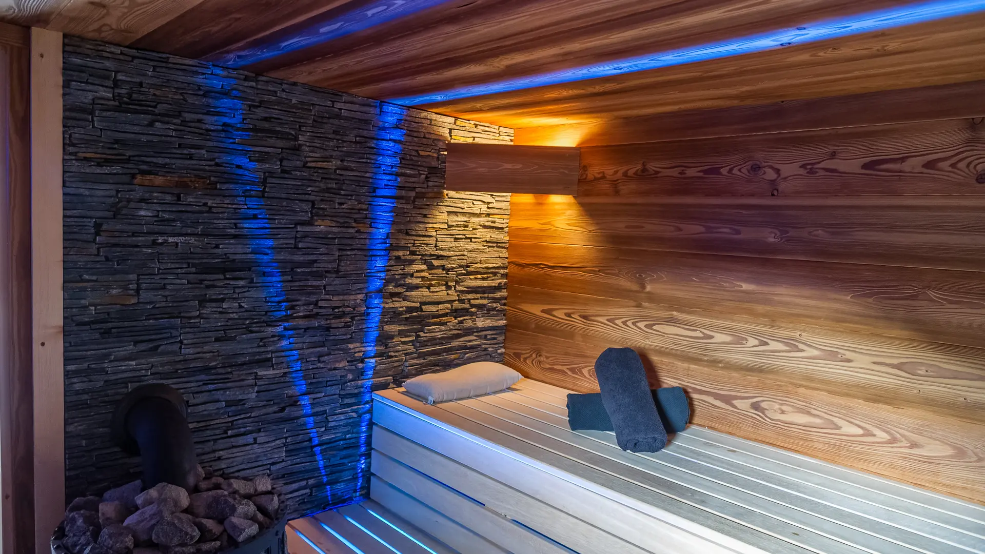 Espace bien-être avec grand sauna