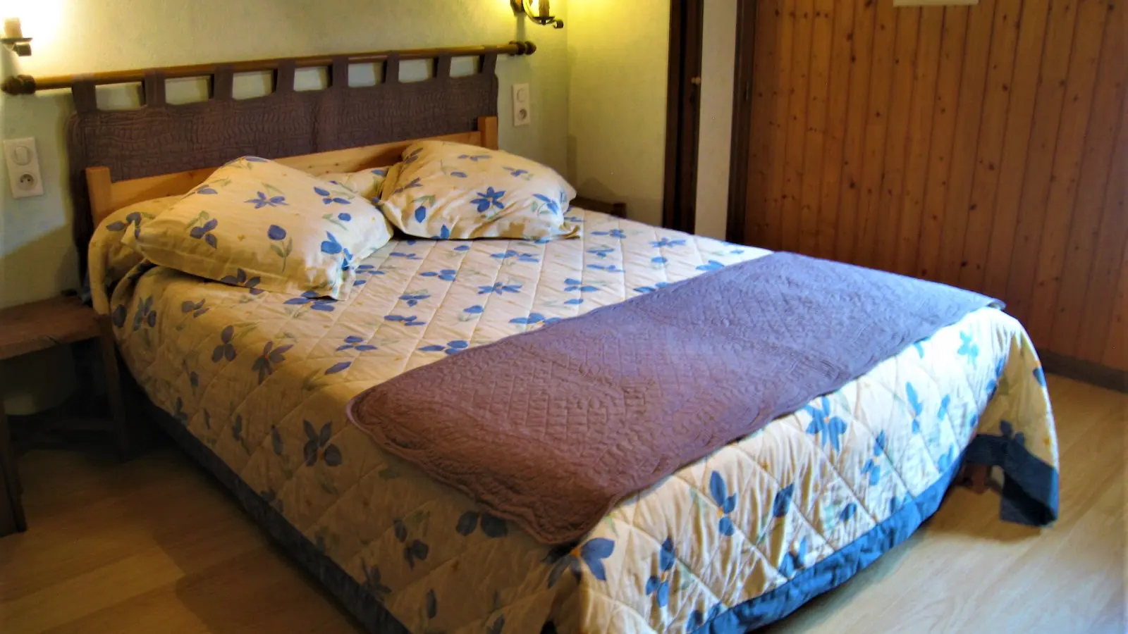 Chambre avec lit double/Bedroom with a double bed-Bris'orage-Le Grand-Bornand