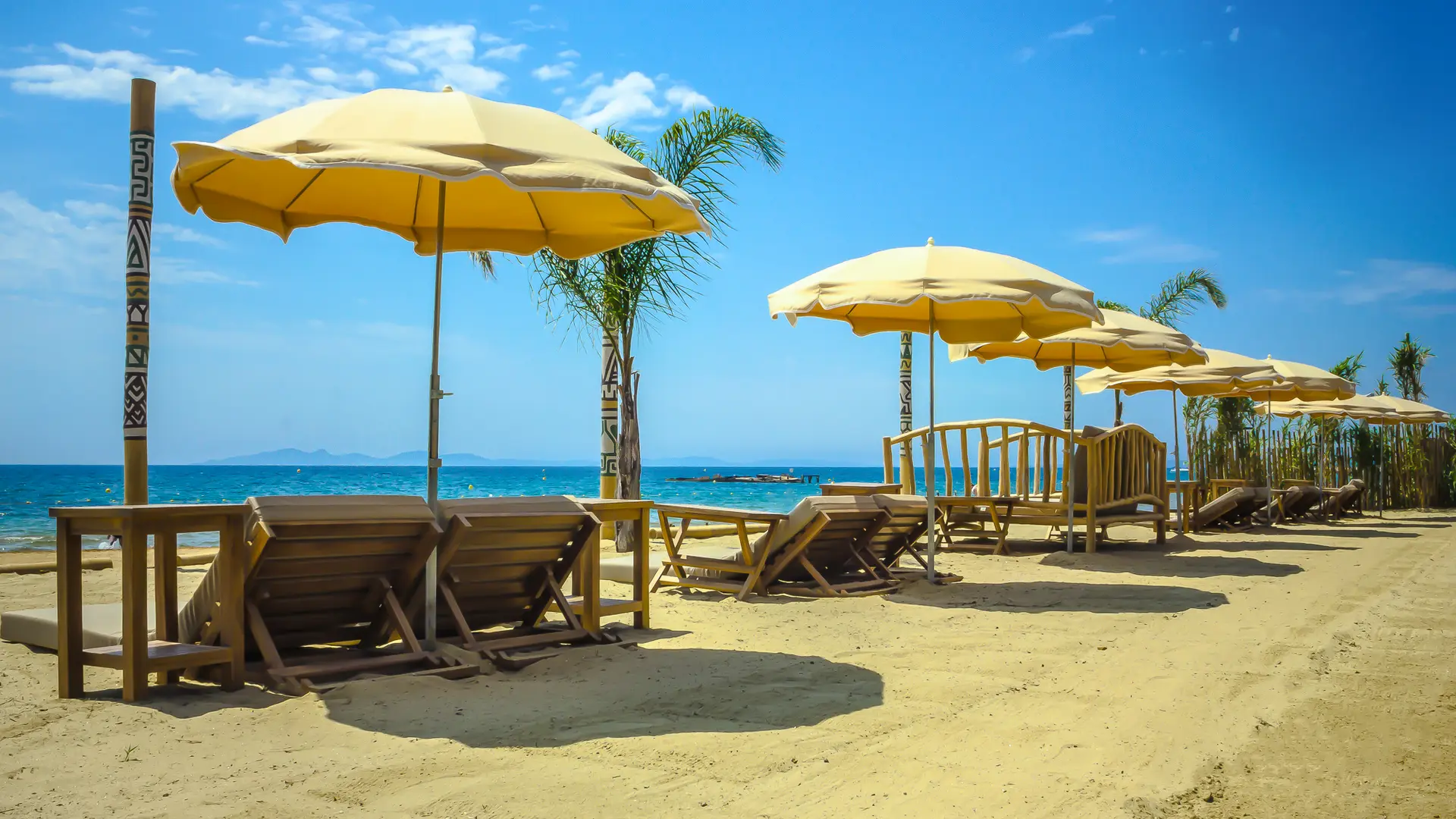 Restaurant - Cocktail bar - Private beach in La Londe Les Maures