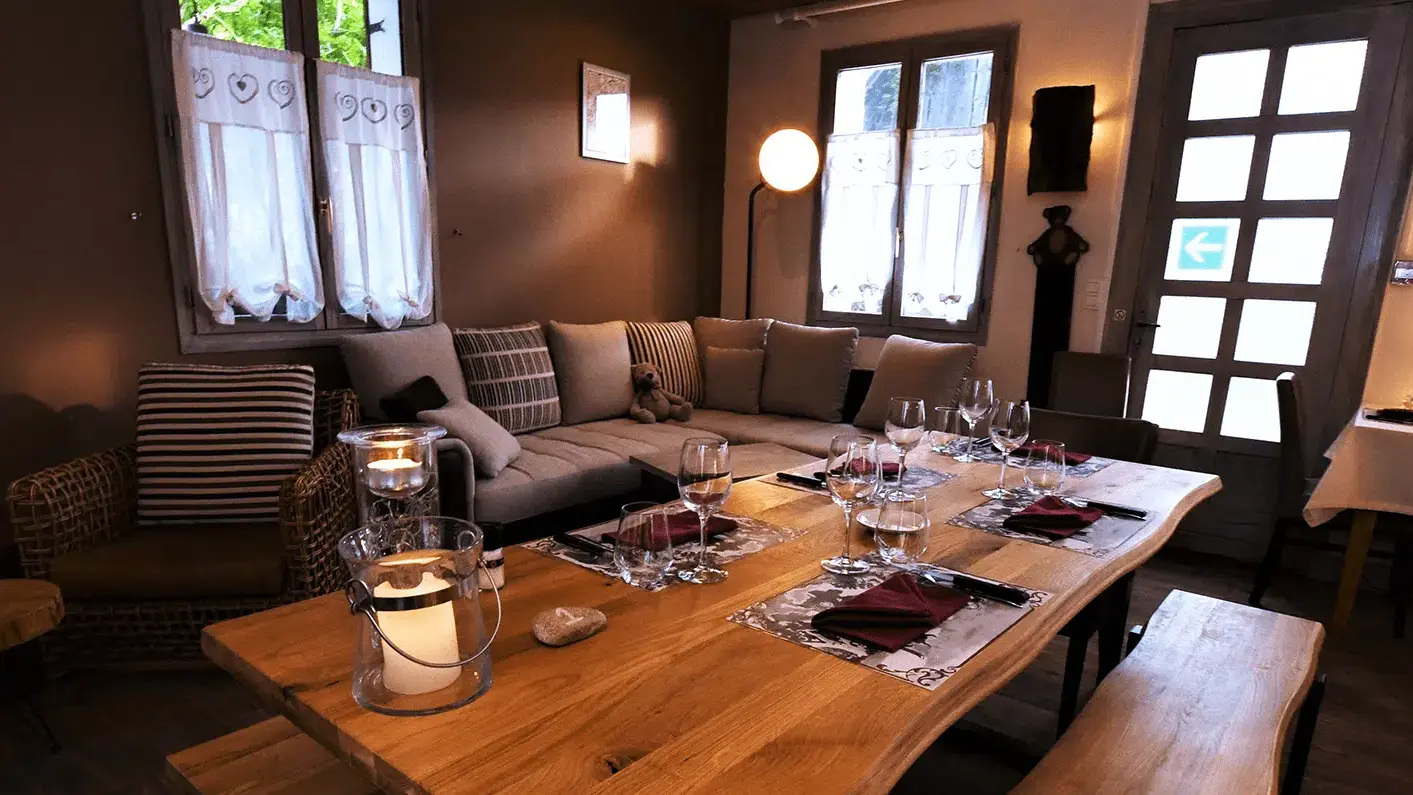 Auberge Les Clarines au Châtelard : salle du restaurant
