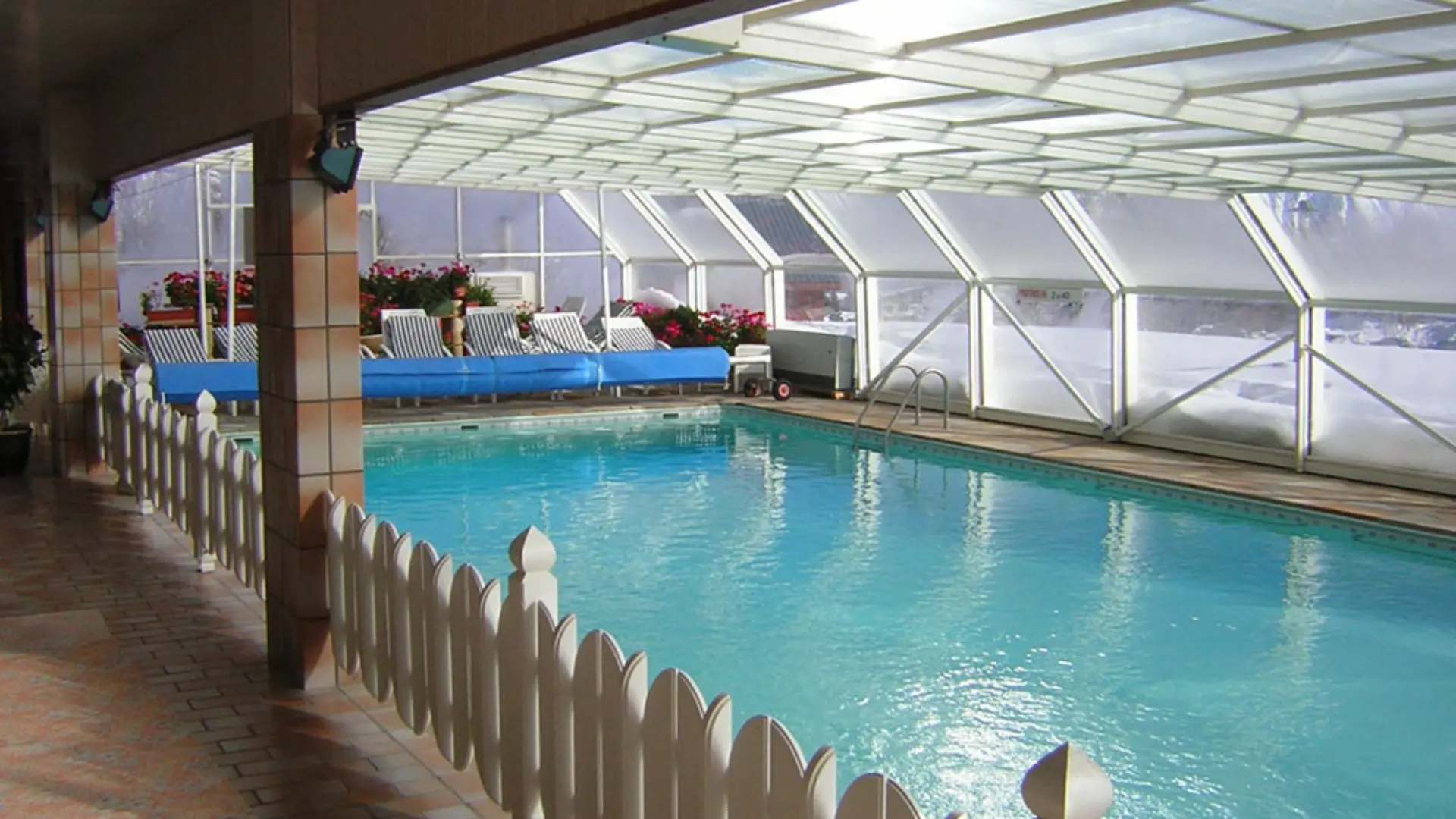 piscine de l'Hôtel Les Soldanelles en hiver