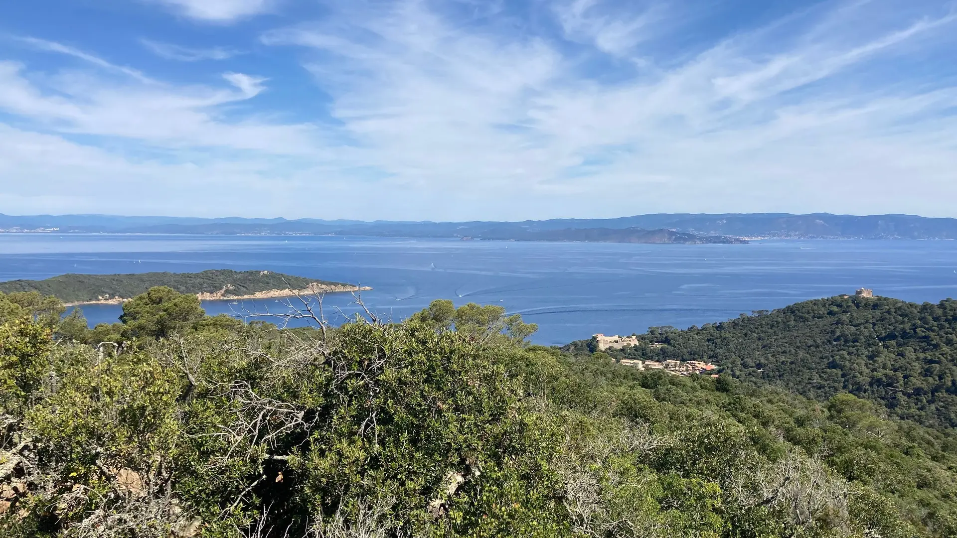 Vue depuis le Mont Vinaigre à Port-Cros