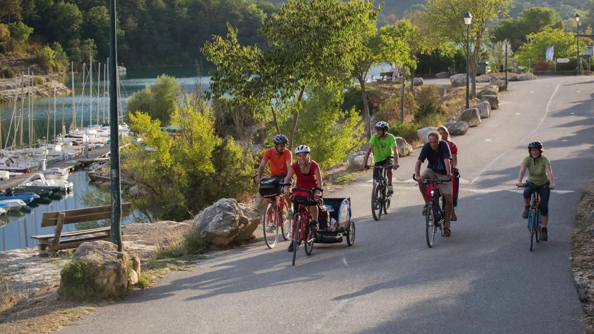 Sur le port d'Esparron de Verdon