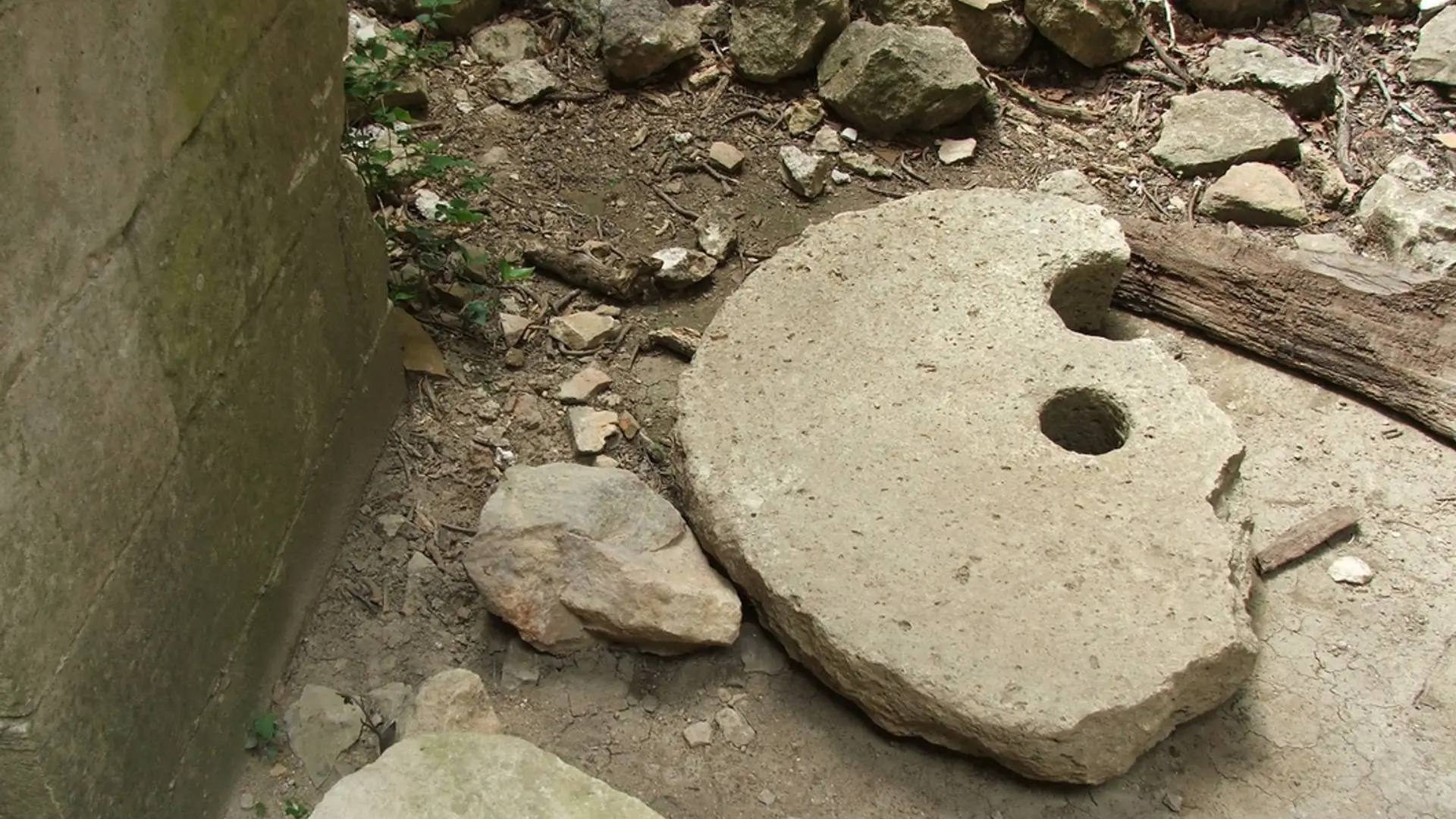 Meule du moulin de Cabrier
