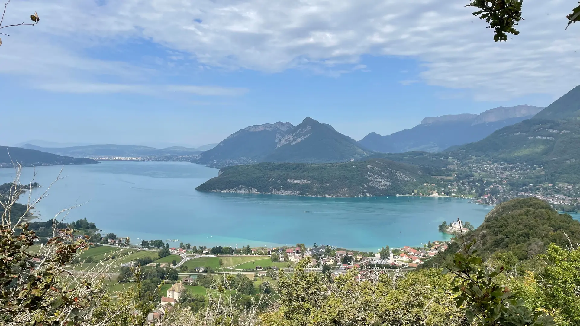Panorama sur le lac d'Annecy depuis le Taillefer