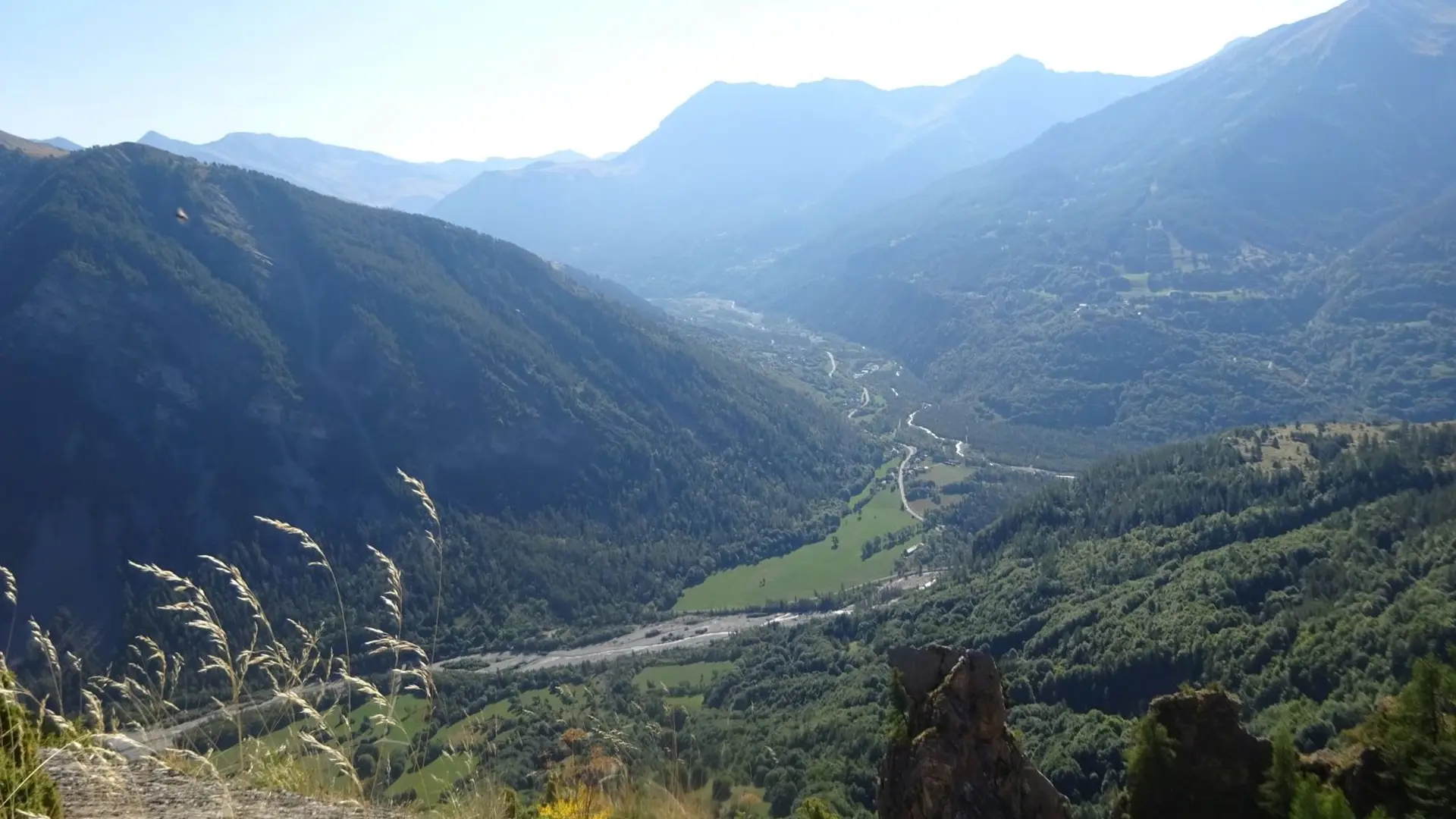 Photo des aiguilles du Pertuis et des deux Drac
