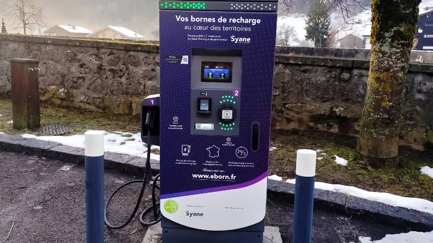 Borne de recharge véhicules électriques