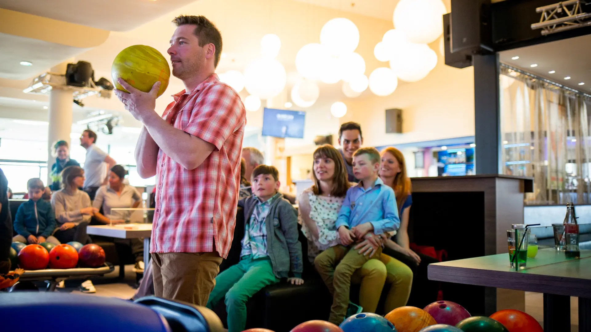 6 pistes de bowling à votre disposition