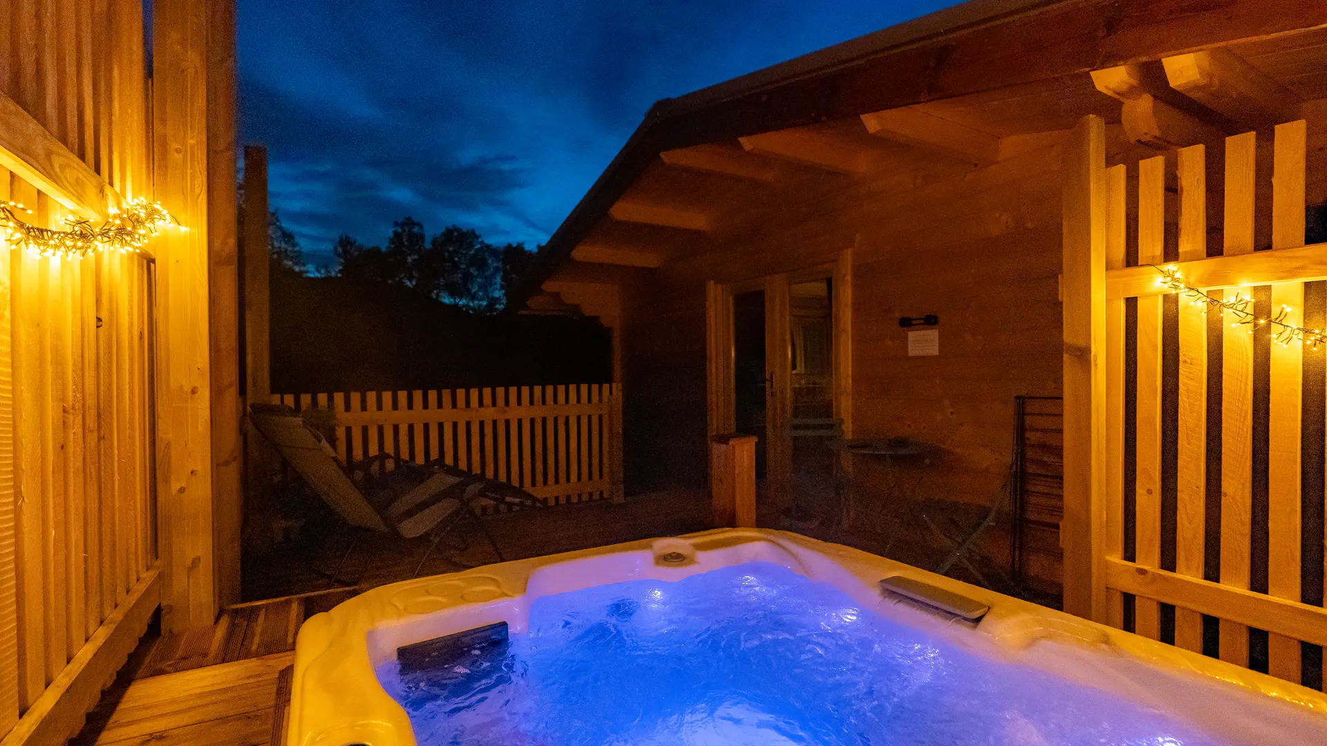 Jacuzzi extérieur privatif