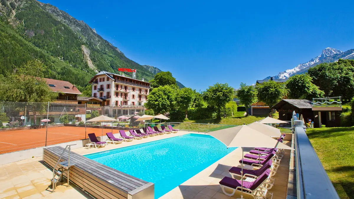 Hotel Aiguille du midi chamonix exterieur et piscine été