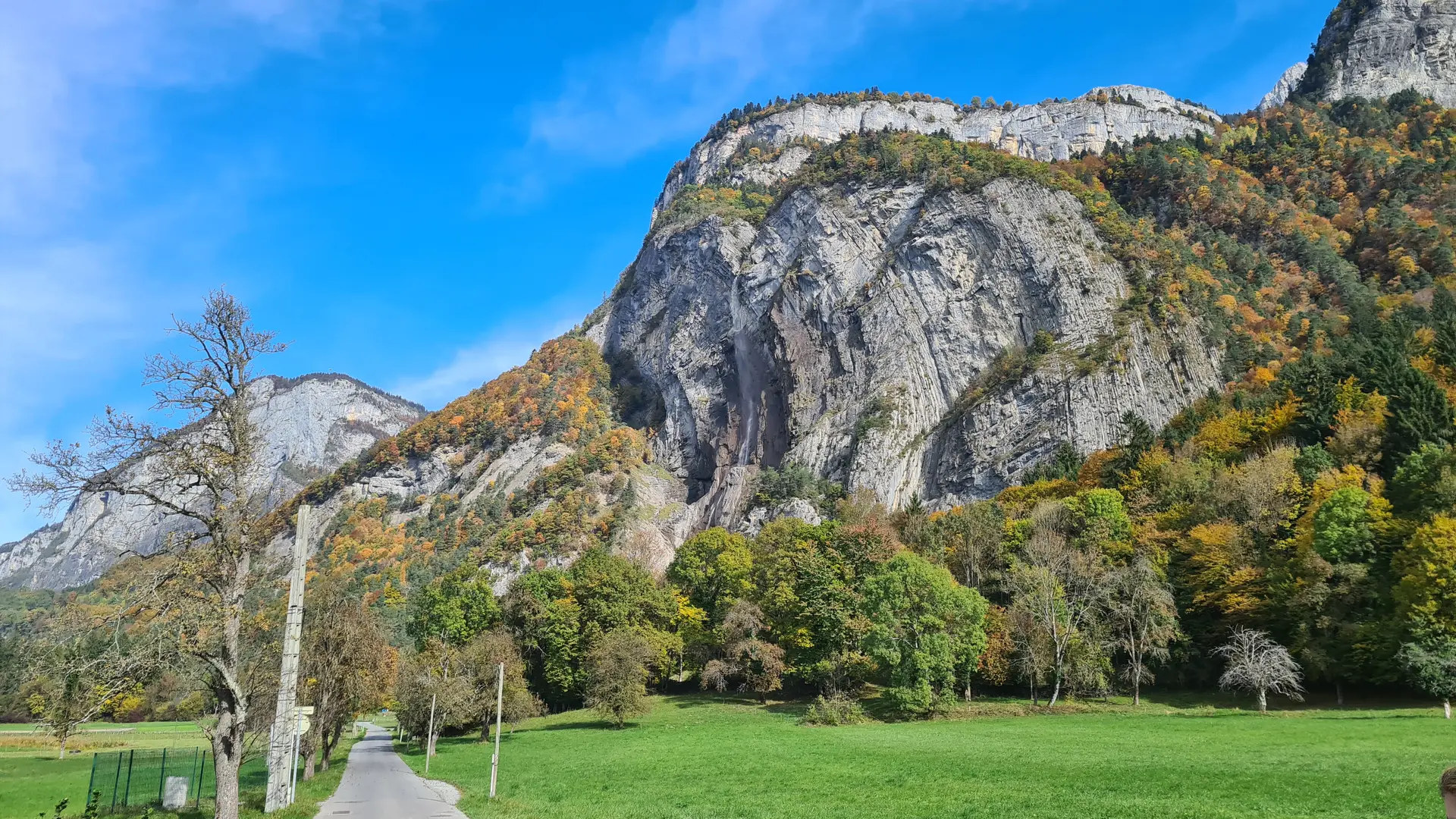 le retour par la petite route d'Oëx