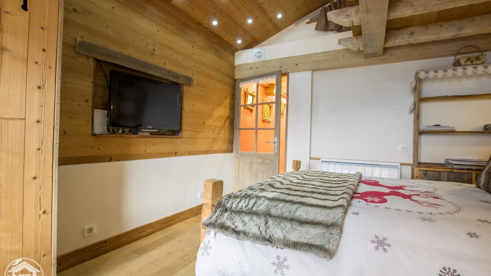 Chambre Cochette pour 4 personnes (+ lit d'appoint en mezzanine)/ 2 espaces couchage.