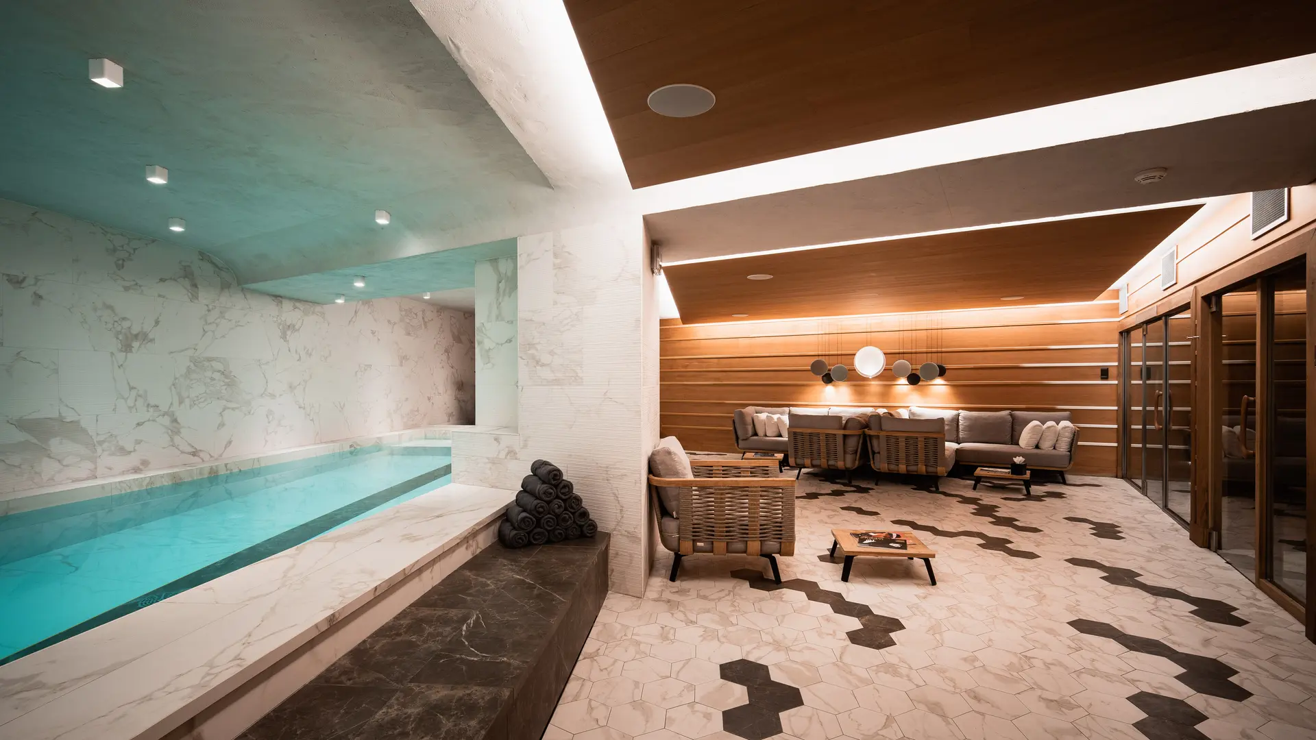 Piscine intérieure chauffée 17m et espace relaxation_Spa - Hôtel La Mourra 5*
