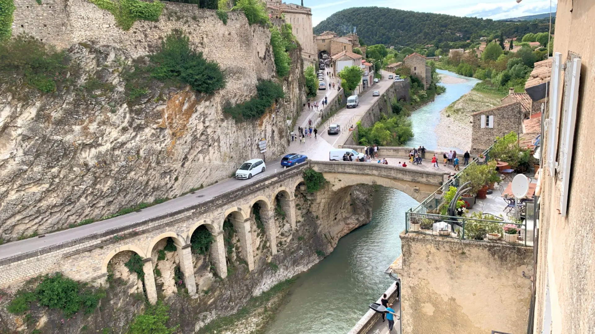 La Maison perchée - Vue Pont romain