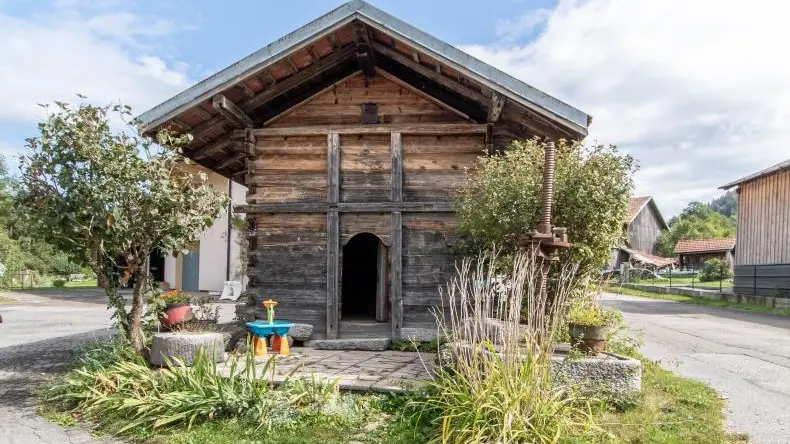 Mazot-cabane enfants à proximité