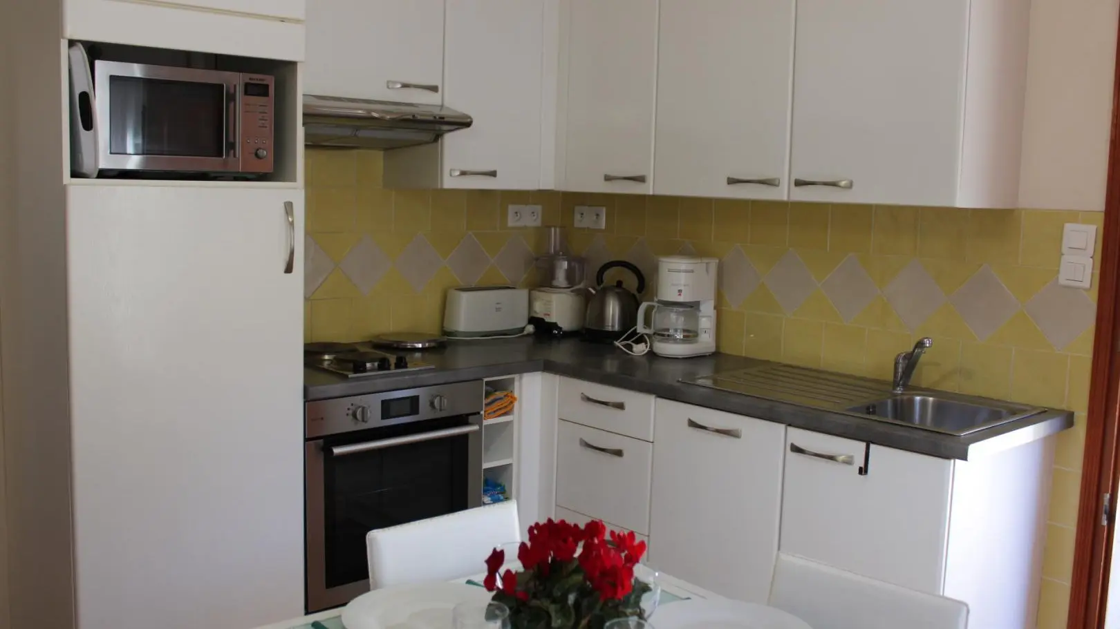 Gîte La Roche Rouge-Cuisine/Coin repas-Colomars-Gîtes de France des Alpes-Maritimes